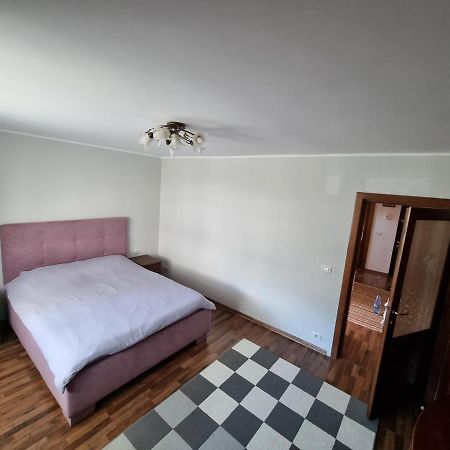 Yla Apartments Piatra Neamţ Exteriör bild