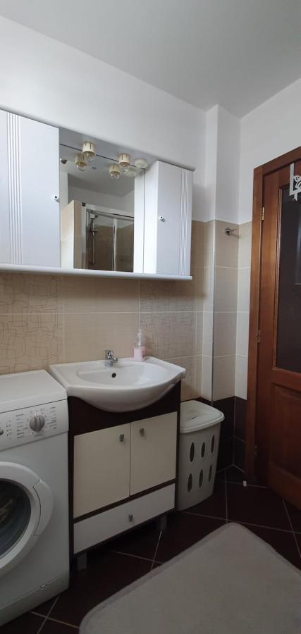 Yla Apartments Piatra Neamţ Exteriör bild